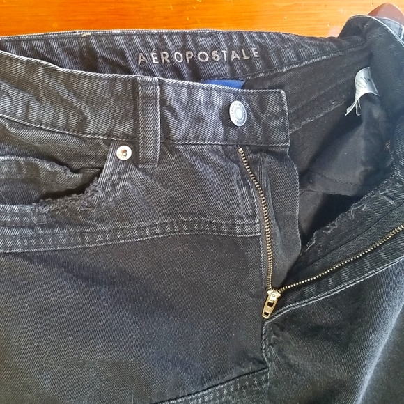 Brand new without tags Aero Mom jeans with dark accent patches - Picture 2 of 3